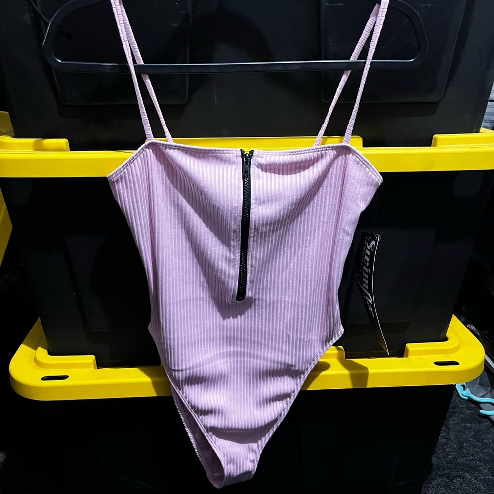 pink Ribbed One-Piece Swimsuit with Front Zip